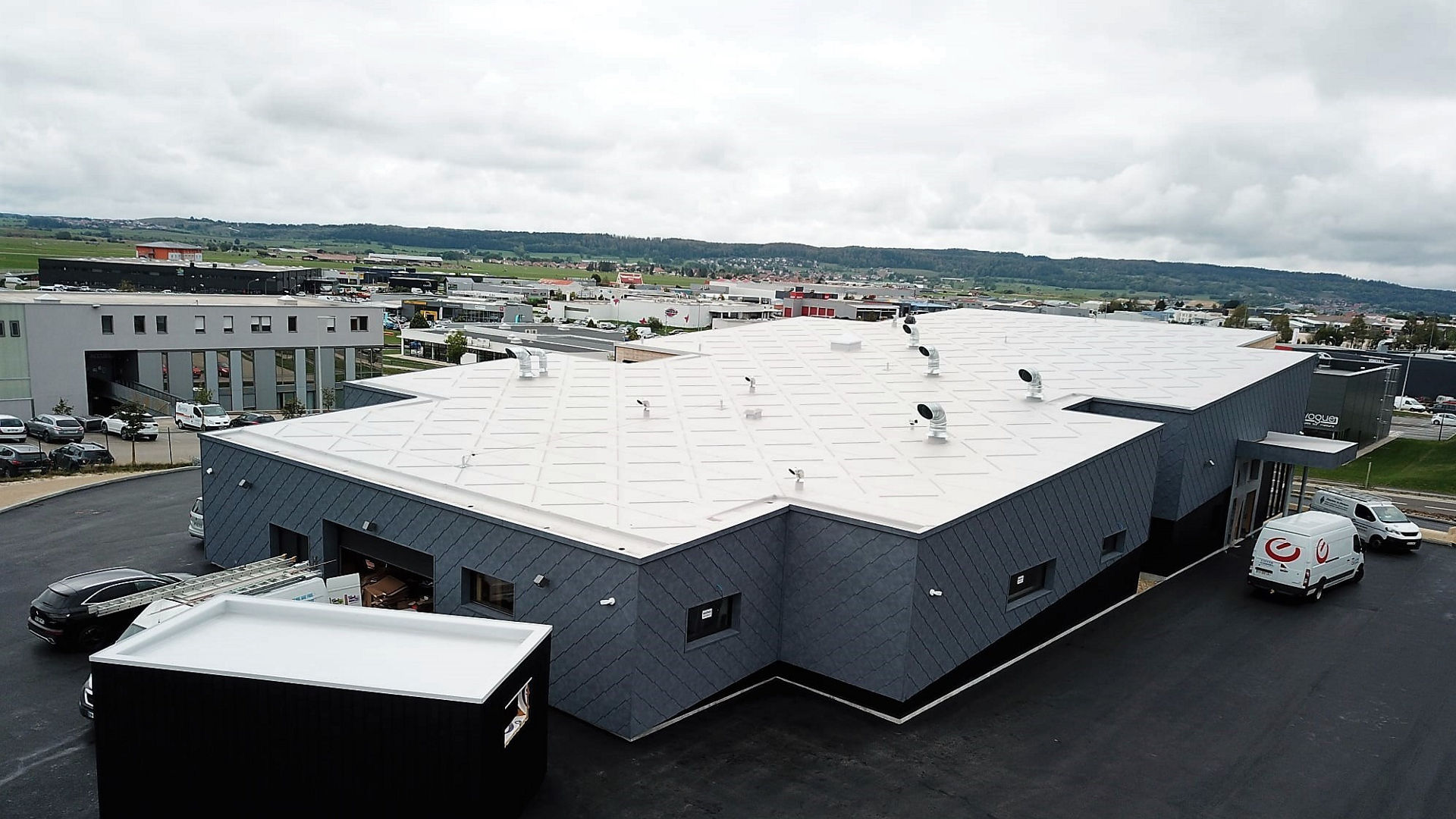 Toiture industrielle traitée au revêtement thermo-réflectif ThermicRoof